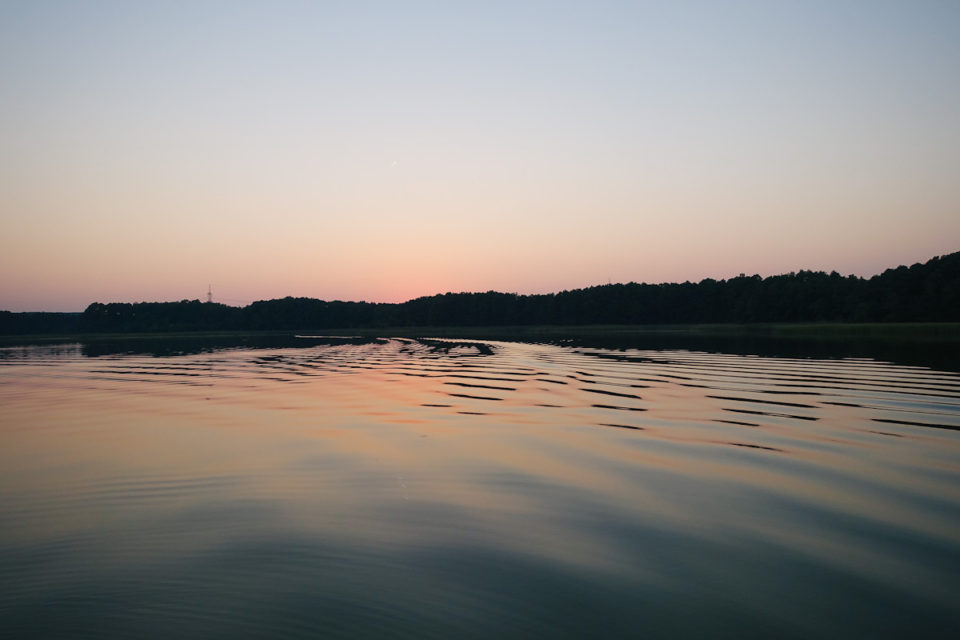 Hausboot Mecklenburgische Seenplatte Sonnenuntergang Schwäne