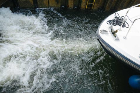 Hausboot Schleuse LeBoat Meklenburg