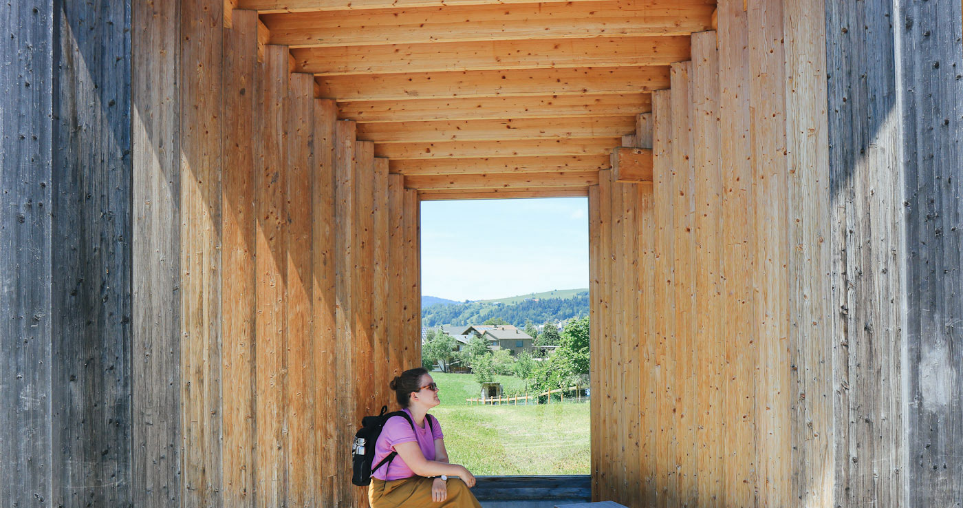Architektur im Bregenzerwald – Komm, wir warten auf den Bus