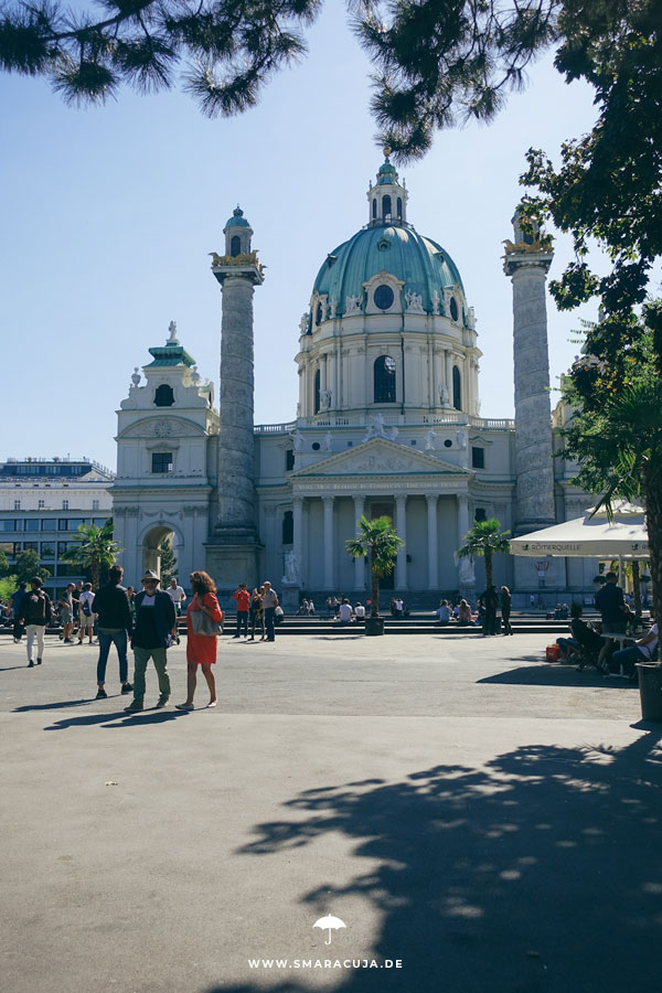 Karlskirche in Wien Sädtereise Ibis Styles Wien
